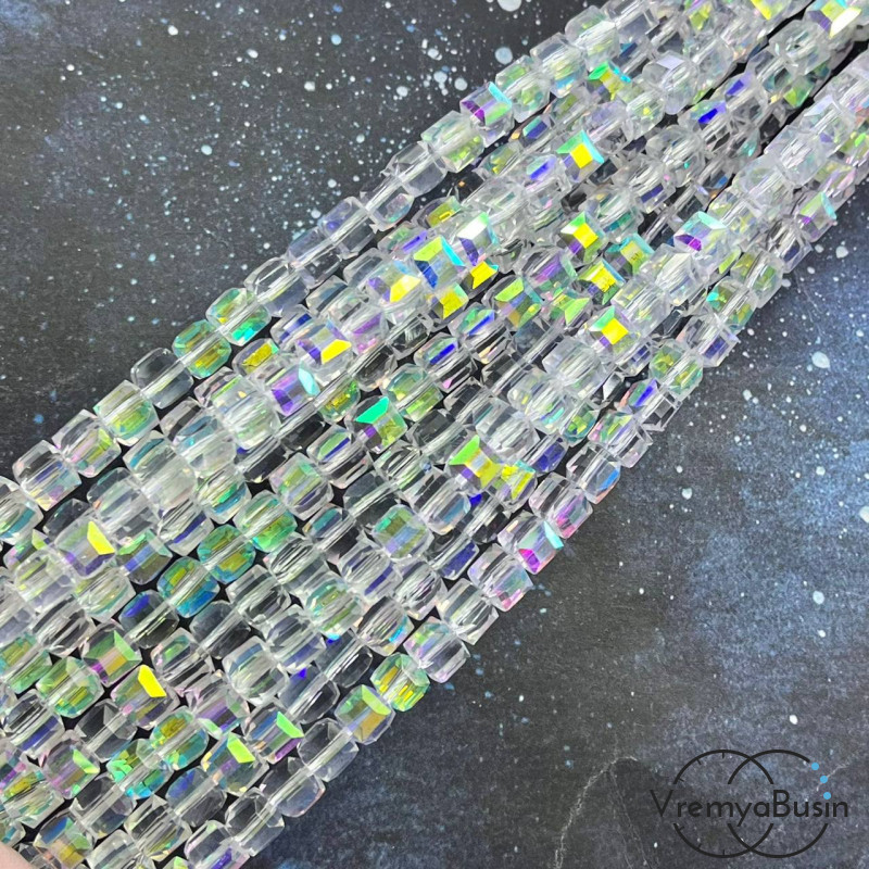 Бусины кубики из граненого стекла, 6 мм  (1/2 нити, ок. 35 шт.)