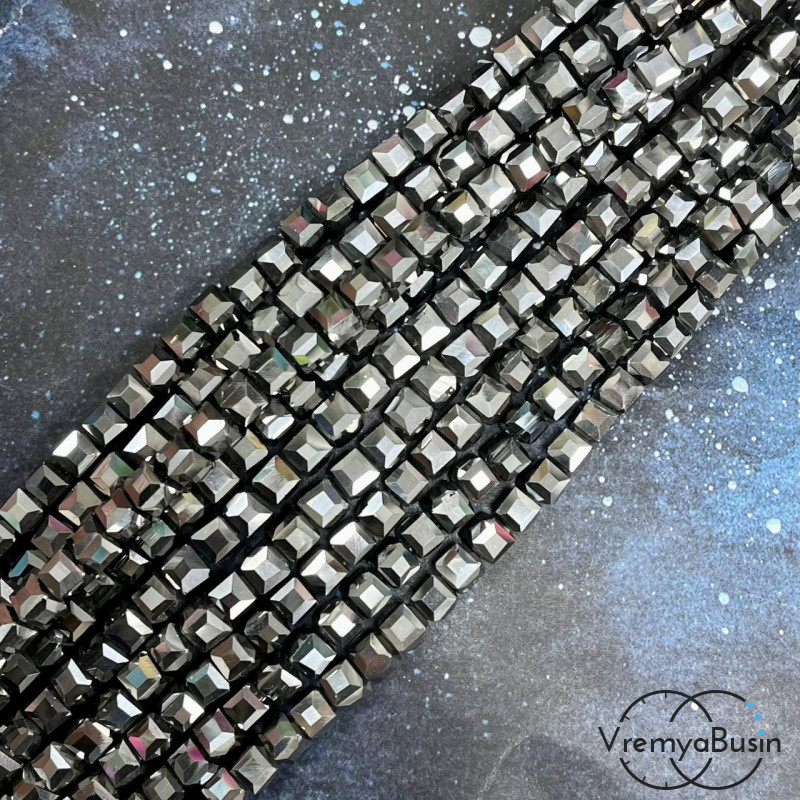 Бусины кубики из граненого стекла, 6 мм, цв. серебряный  (1/2 нити, ок. 35 шт.)