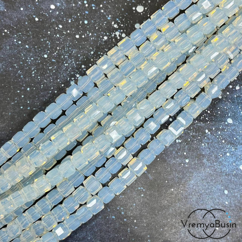 Бусины кубики из граненого стекла, 6 мм, цв. лунный  (1/2 нити, ок. 35 шт.)