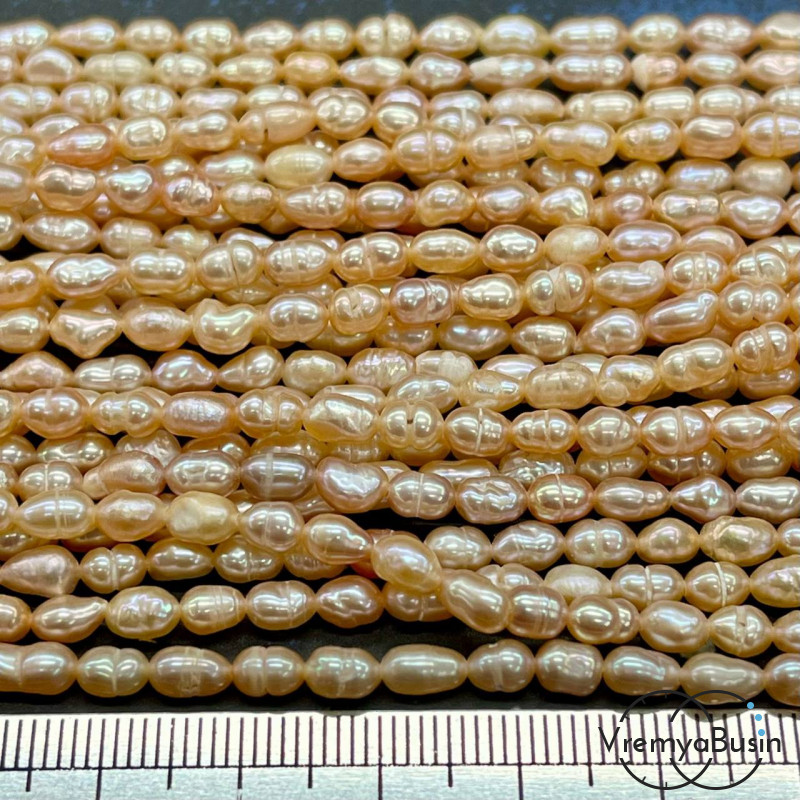 Жемчуг натуральный речной, овальный ок. 4х7 мм, цв. кремовый (нить, ок. 50 шт.)