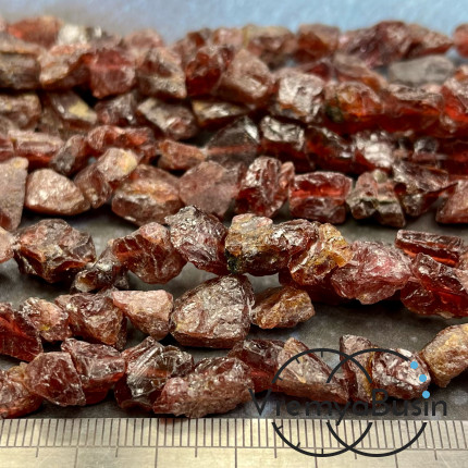 Гранат натур., мелкий необработ. кусочек, ок. 8-10 мм (1 шт.)