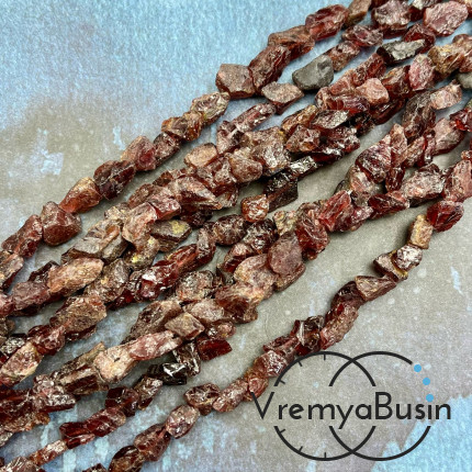 Гранат натур., мелкий необработ. кусочек, ок. 8-10 мм (1/2 нити, ок. 24 шт.)
