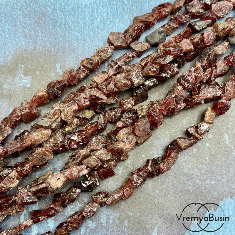 Гранат натур., мелкий необработ. кусочек, ок. 8-10 мм (1/2 нити, ок. 24 шт.)
