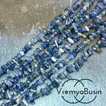 Крошка каменная. Кианит (нить, ок. 40 см.)