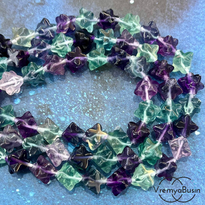 Флюорит, резные бусины "Меркаба", ок. 12 мм (1/2 нити, ок. 17 шт.)