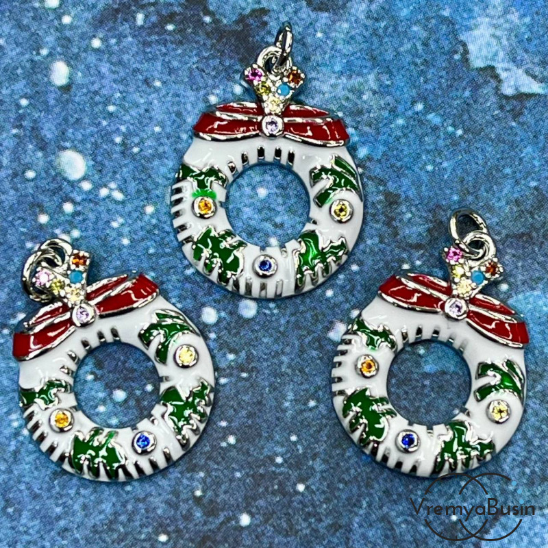 Подвеска "Рождественский венок", 18х14 мм, с эмалью и стразами, латунь с родиевым покрытием  (1 шт.)