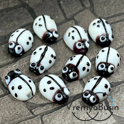 Бусина из стекла "Божья коровка", цв. белый (1 шт.)
