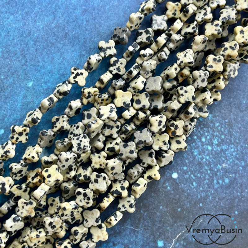 Яшма долматин, порфир, гладкие бусины, клевер 8х3 мм (1/2 нити, ок. 24 шт.)