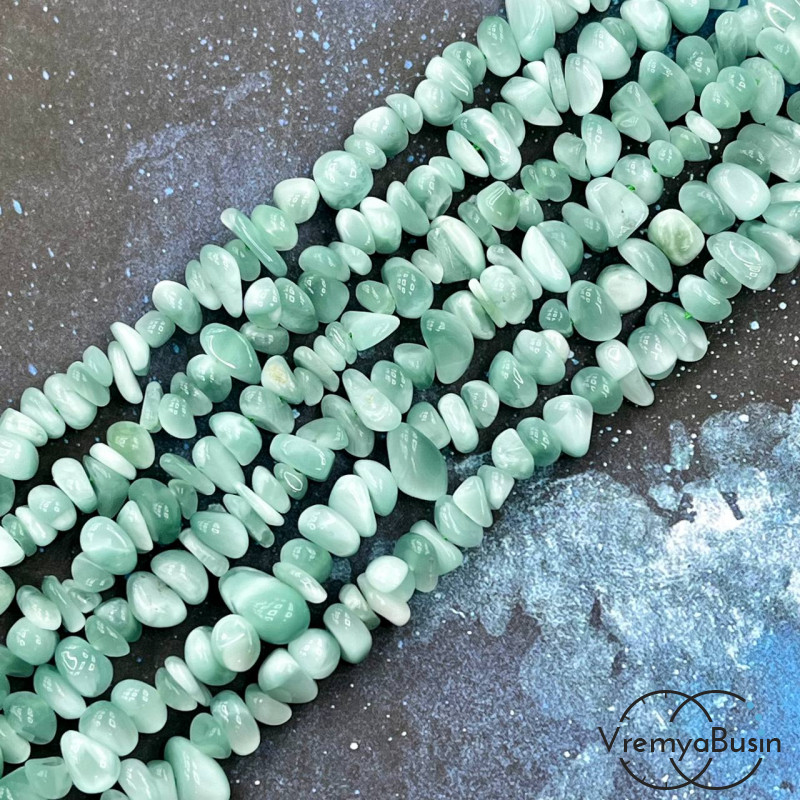 Пектолит синт., галтовка мелкая плоская 8х4-6 мм (1/2 нити, ок. 50 шт.)