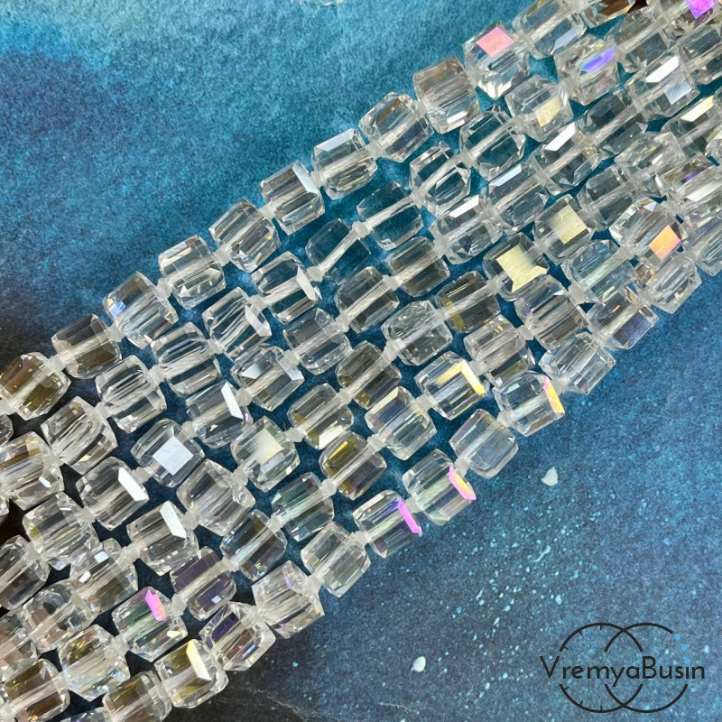 Бусины кубики из граненого стекла, 8 мм   (1/2 нити, ок. 29 шт.)