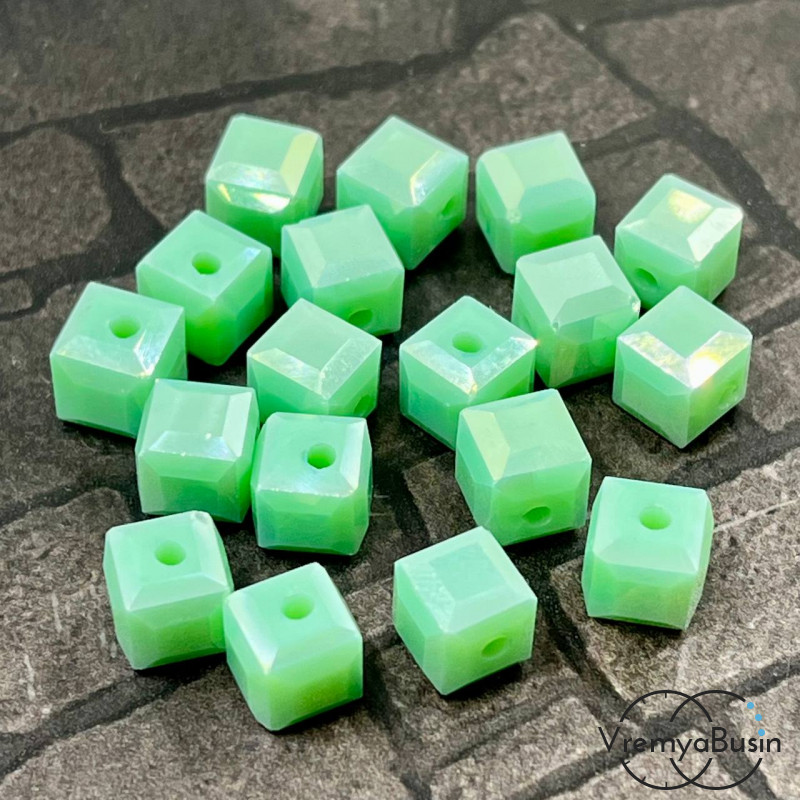 Бусины кубики из граненого стекла, 8 мм, цв. мятный   (упак. 10 шт.)