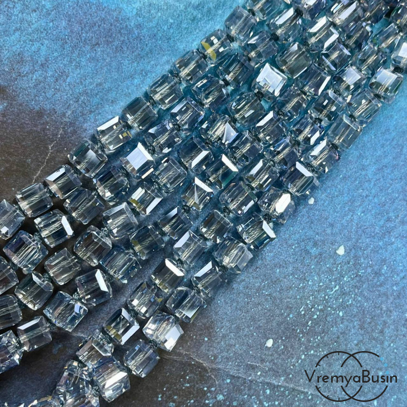 Бусины кубики из граненого стекла, 8 мм   (1/2 нити, ок. 29 шт.)