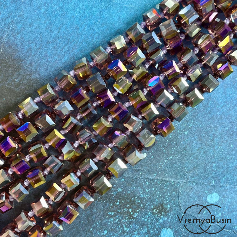 Бусины кубики из граненого стекла, 8 мм   (1/2 нити, ок. 29 шт.)
