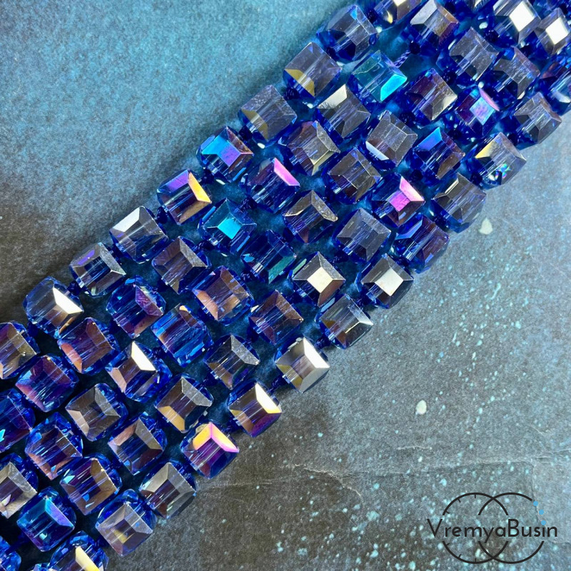 Бусины кубики из граненого стекла, 8 мм   (1/2 нити, ок. 29 шт.)