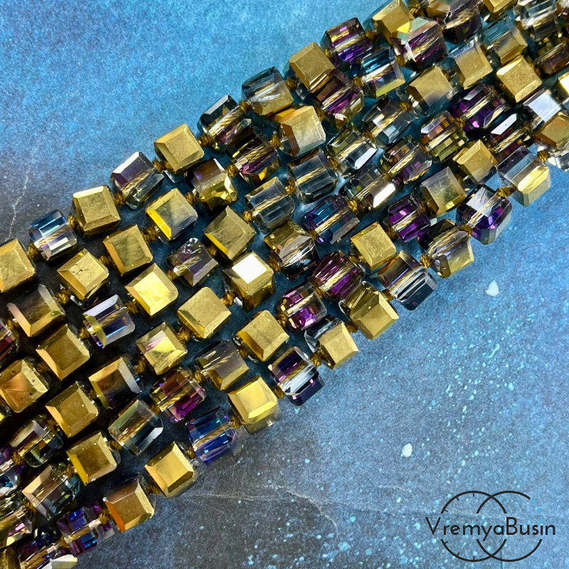 Бусины кубики из граненого стекла, 8 мм   (1/2 нити, ок. 29 шт.)