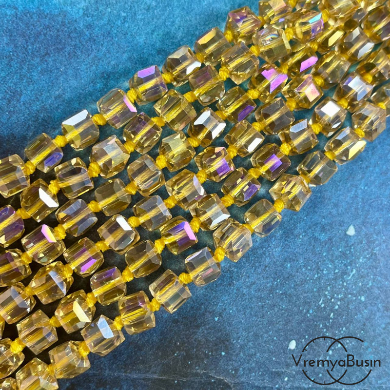 Бусины кубики из граненого стекла, 8 мм   (1/2 нити, ок. 29 шт.)