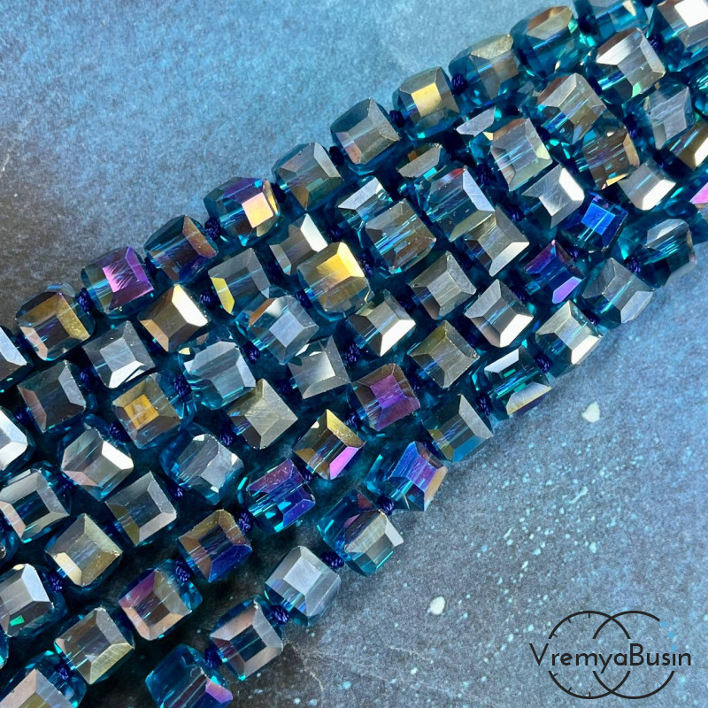 Бусины кубики из граненого стекла, 8 мм   (1/2 нити, ок. 29 шт.)