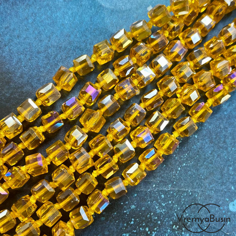 Бусины кубики из граненого стекла, 8 мм   (1/2 нити, ок. 29 шт.)