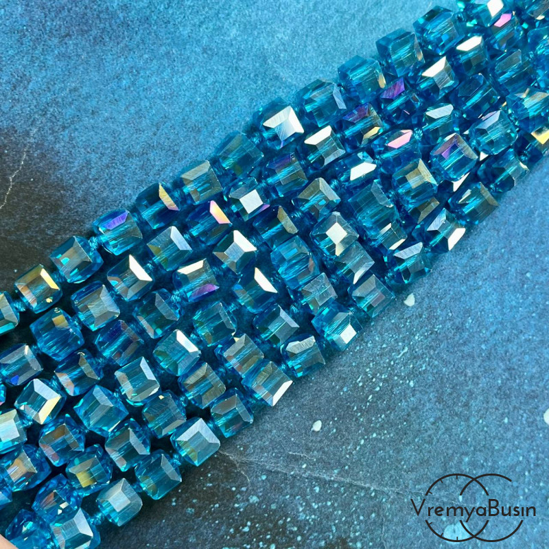 Бусины кубики из граненого стекла, 8 мм   (1/2 нити, ок. 29 шт.)