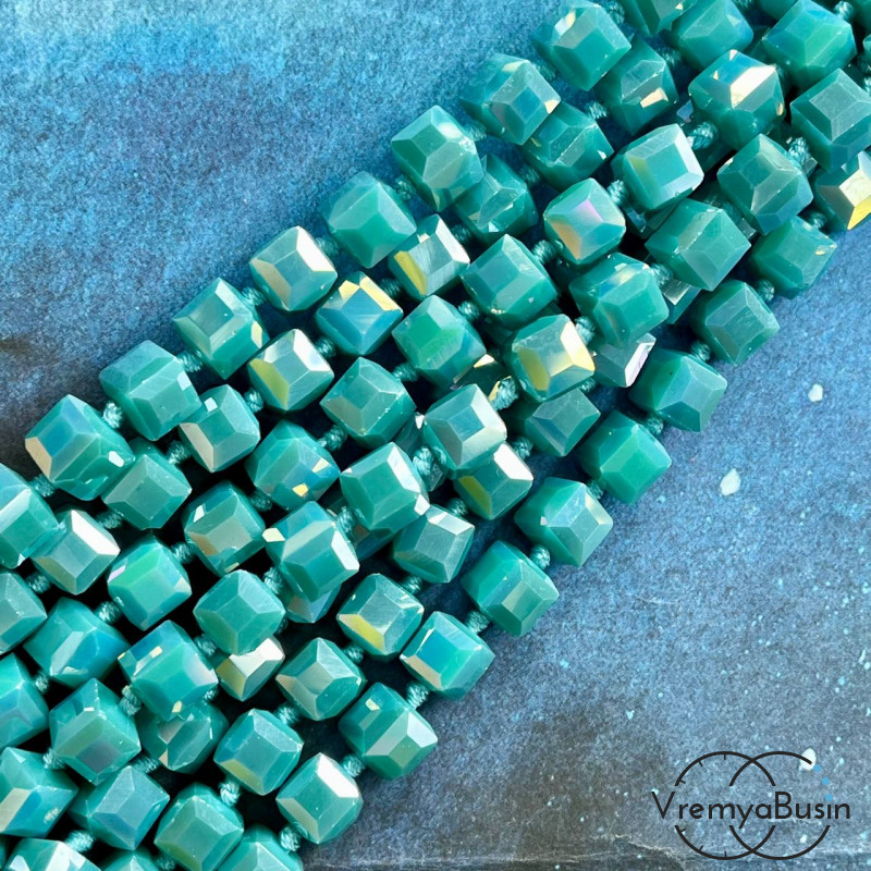 Бусины кубики из граненого стекла, 8 мм   (1/2 нити, ок. 29 шт.)