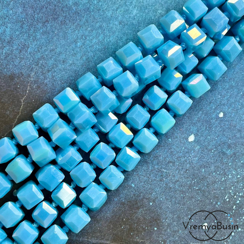Бусины кубики из граненого стекла, 8 мм   (1/2 нити, ок. 29 шт.)