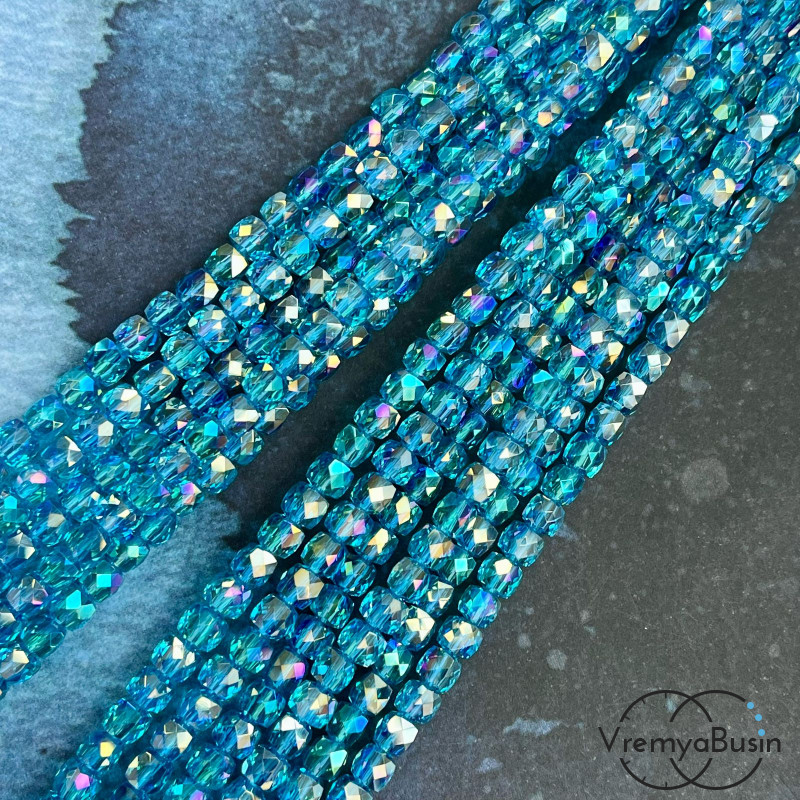 Бусины кубики из граненого стекла, 5 мм  (1/2 нити, ок. 45 шт.)