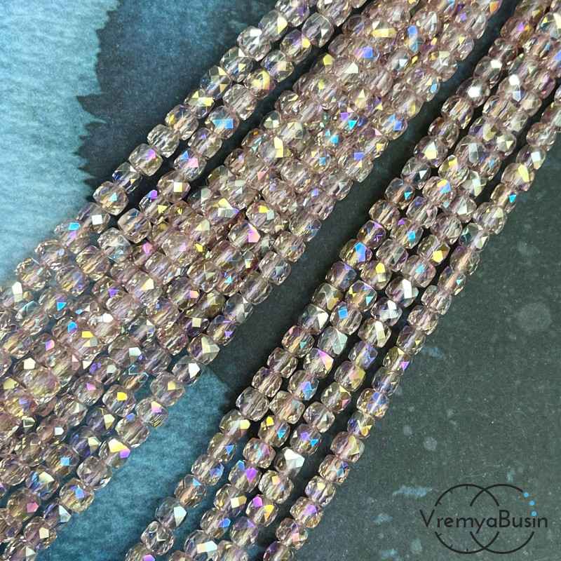 Бусины кубики из граненого стекла, 5 мм  (1/2 нити, ок. 45 шт.)