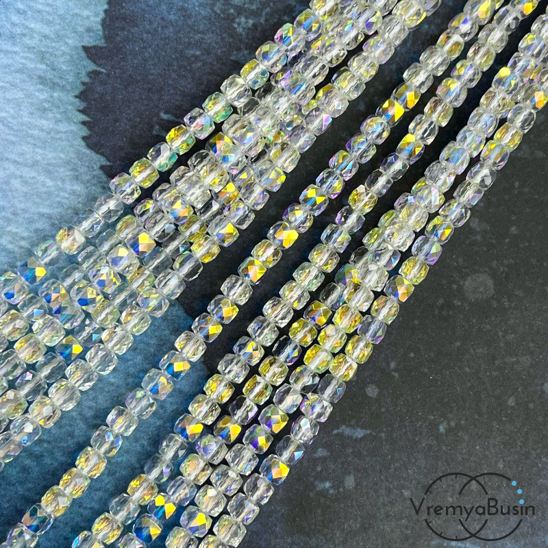 Бусины кубики из граненого стекла, 5 мм  (1/2 нити, ок. 45 шт.)