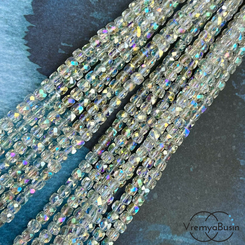 Бусины кубики из граненого стекла, 5 мм  (1/2 нити, ок. 45 шт.)