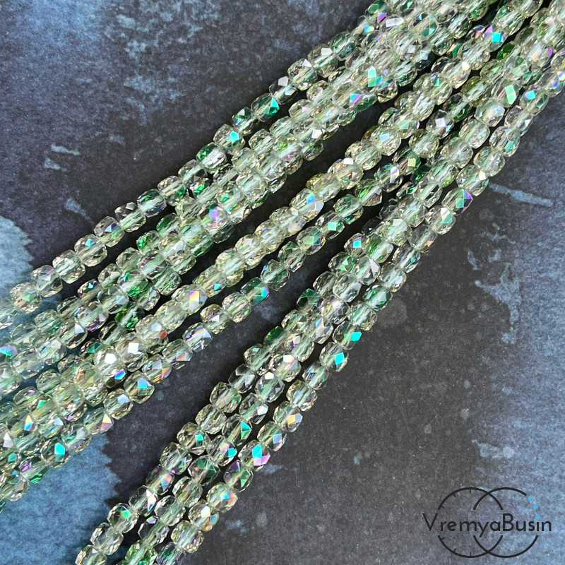 Бусины кубики из граненого стекла, 5 мм  (1/2 нити, ок. 45 шт.)