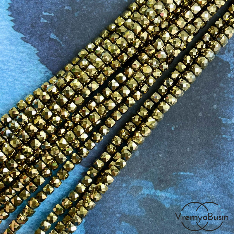 Бусины кубики из граненого стекла, 5 мм  (1/2 нити, ок. 45 шт.)