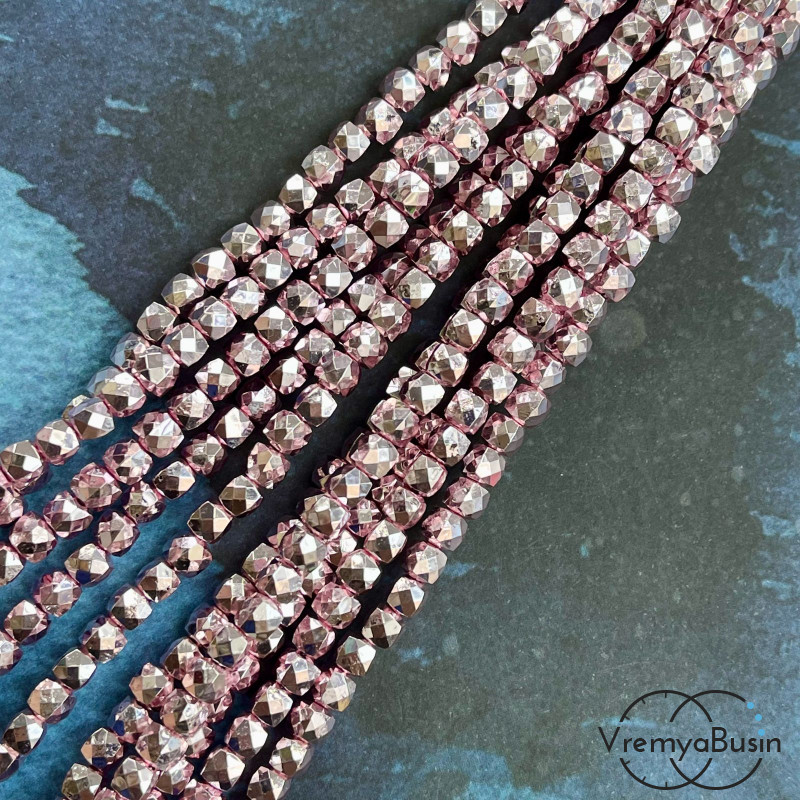 Бусины кубики из граненого стекла, 5 мм  (1/2 нити, ок. 45 шт.)