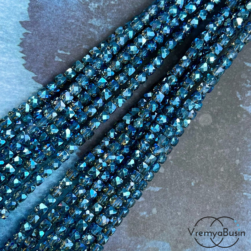 Бусины кубики из граненого стекла, 5 мм  (1/2 нити, ок. 45 шт.)