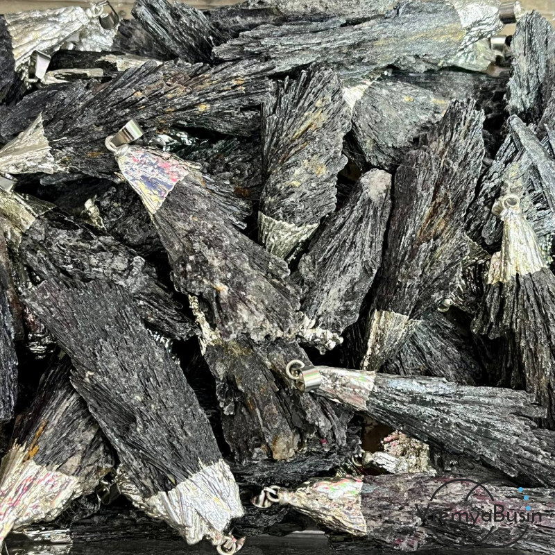 Черный кианит, подвеска кристалл в металле цв. серебро (1 шт.)