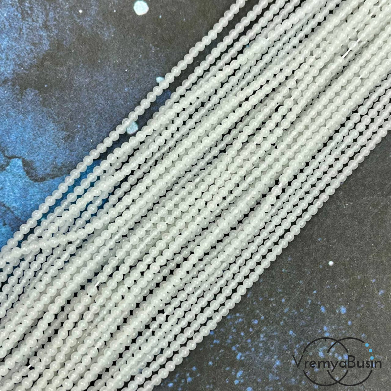 Бусины шарики из стекла, светятся в темноте, диам. ок. 2.5 мм (нить, ок. 40 см.)