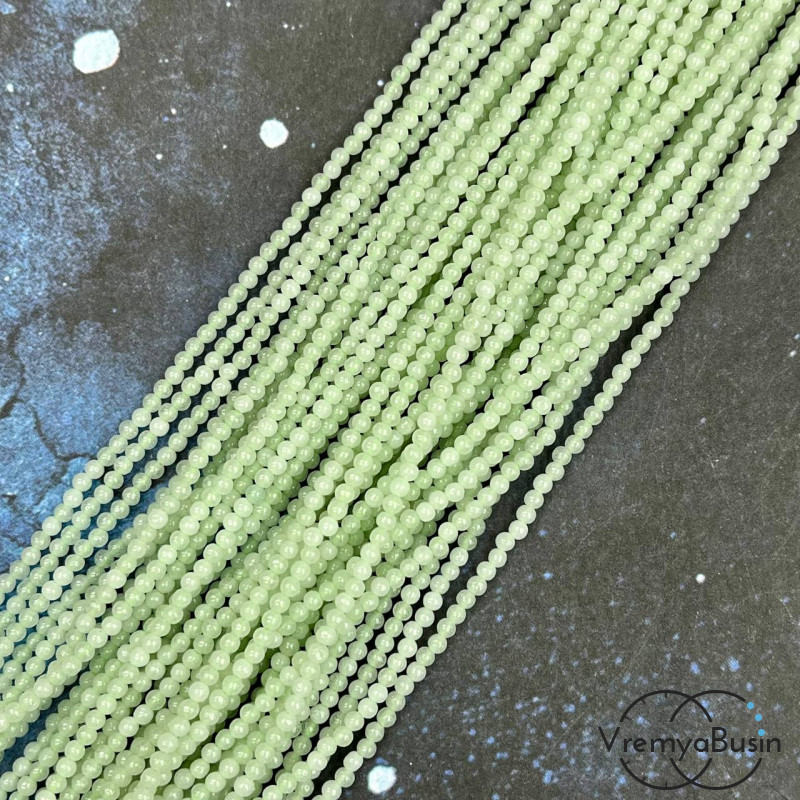 Бусины шарики из стекла, светятся в темноте, диам. ок. 2.5 мм (нить, ок. 40 см.)