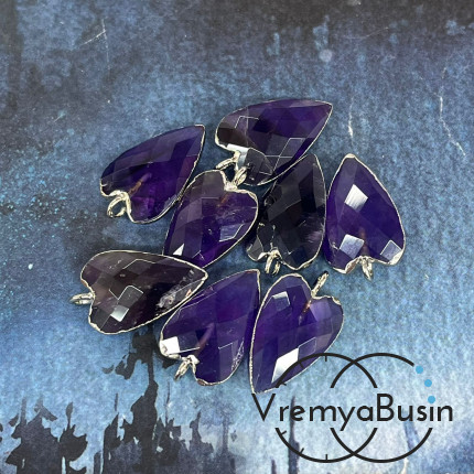 Аметист.  Подвеска «Сердце» из камня в оправе цв. родий, ок. 22х13х6 мм (1 шт.)