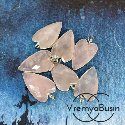 Розовый кварц. Подвеска «Сердце» из камня в оправе цв. родий, ок. 22х13х6 мм (1 шт.) 