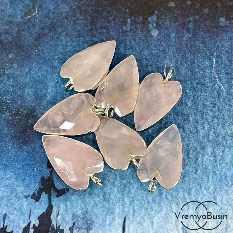 Розовый кварц. Подвеска «Сердце» из камня в оправе цв. родий, ок. 22х13х6 мм (1 шт.) 