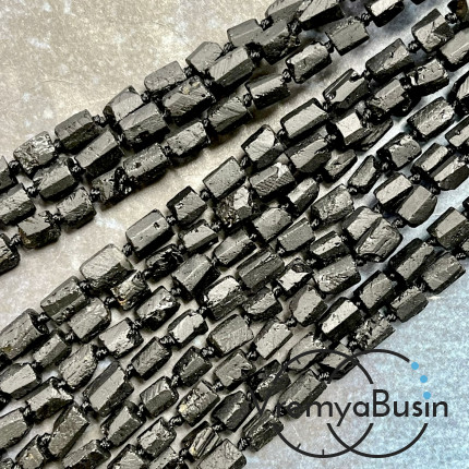 Чёрный турмалин, бусины мелкие сколы, ок. 6х7 мм (нить, ок. 48 шт.)