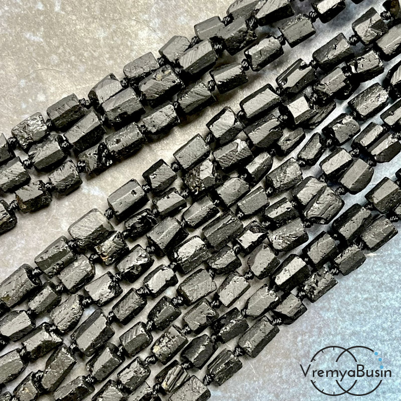 Чёрный турмалин, бусины мелкие сколы, ок. 6х7 мм (нить, ок. 48 шт.)