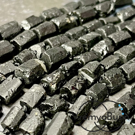 Чёрный турмалин, бусины мелкие сколы, ок. 6х7 мм (нить, ок. 48 шт.)