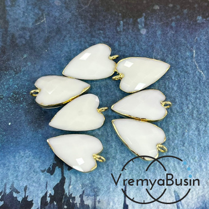 Белый агат.  Подвеска «Сердце» из камня в оправе цв. золото, ок. 22х13х6 мм (1 шт.)