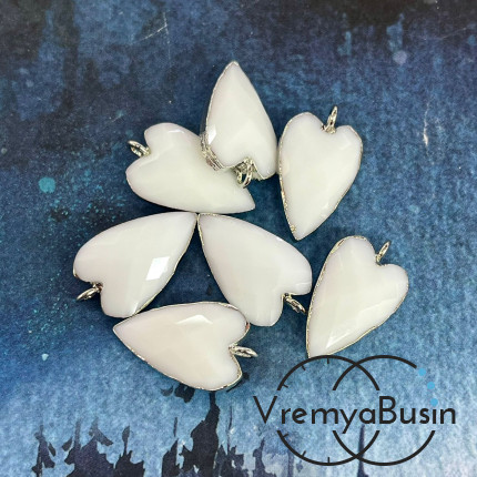 Белый агат.    Подвеска «Сердце» из камня в оправе цв. родий, ок. 22х13х6 мм (1 шт.)