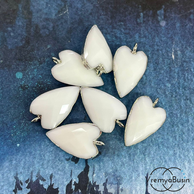 Белый агат.    Подвеска «Сердце» из камня в оправе цв. родий, ок. 22х13х6 мм (1 шт.)