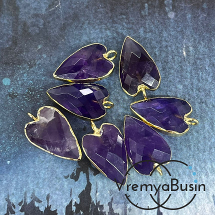 Аметист.   Подвеска «Сердце» из камня в оправе цв. золото, ок. 22х13х6 мм (1 шт.)