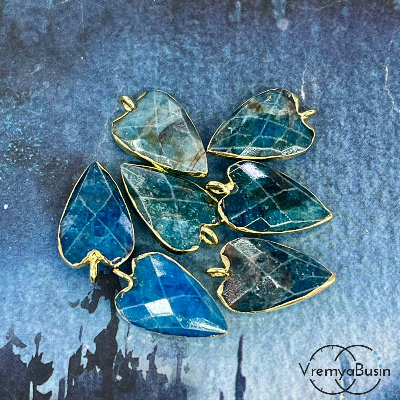 Апатит.   Подвеска «Сердце» из камня в оправе цв. золото, ок. 22х13х6 мм (1 шт.) 