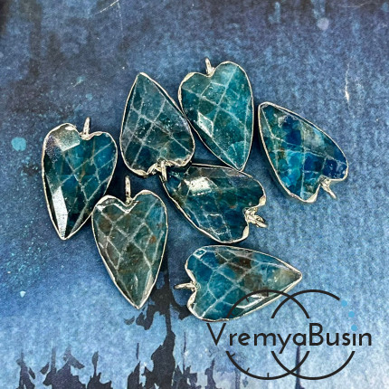 Апатит.  Подвеска «Сердце» из камня в оправе цв. родий, ок. 22х13х6 мм (1 шт.)