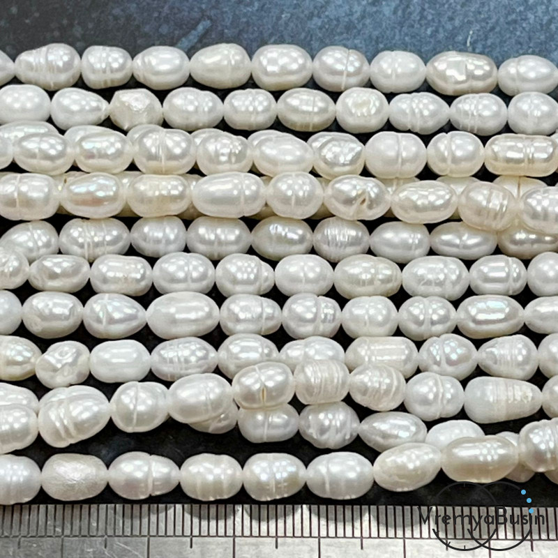 Жемчуг натуральный речной, овальный ок. 6х8 мм, цв. белый (нить, ок. 40 см.)