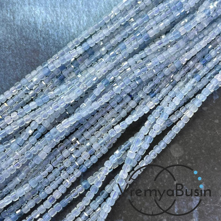 Аквамарин, мелкие кубики с ювелирной огранкой, 3 мм (нить, ок. 40 см.)